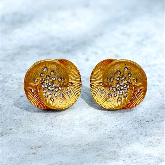 Elegant pair of gold-toned, exaggerated petal stud earrings - Picture 3 of 3